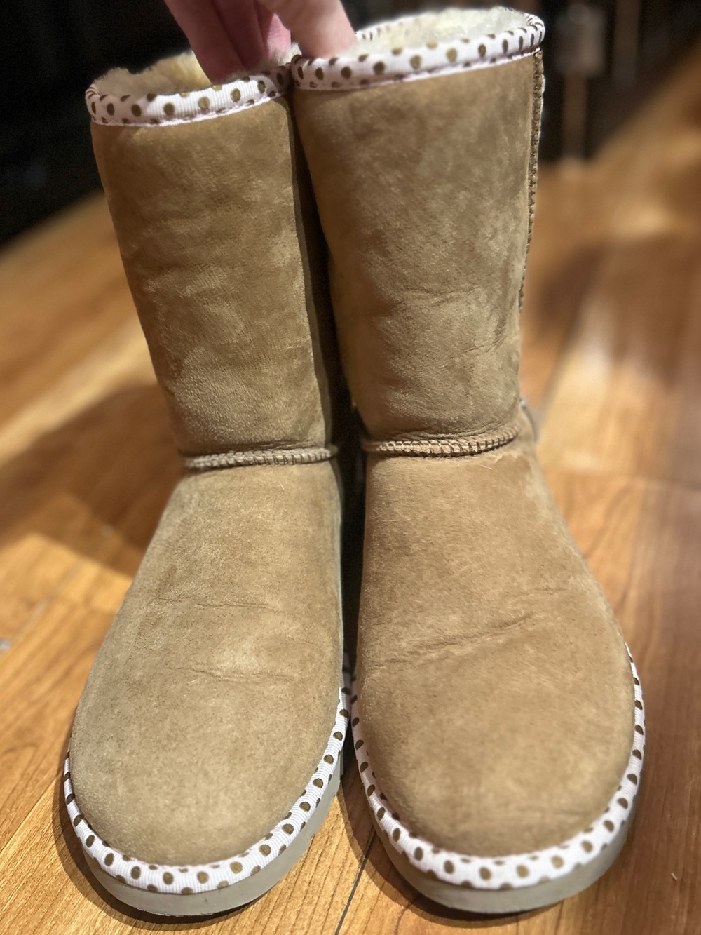Women’s Ugg 78 Polka Dot Chestnut Sheepskin Boots Size 9